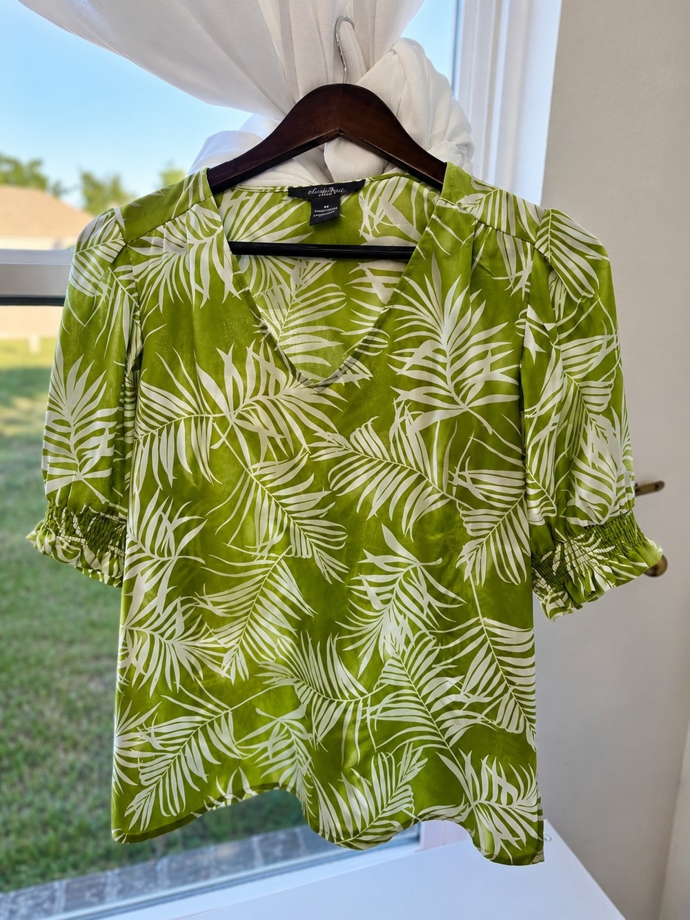 Leota Green Palm-Print V-Neck Puff Sleeve Blouse